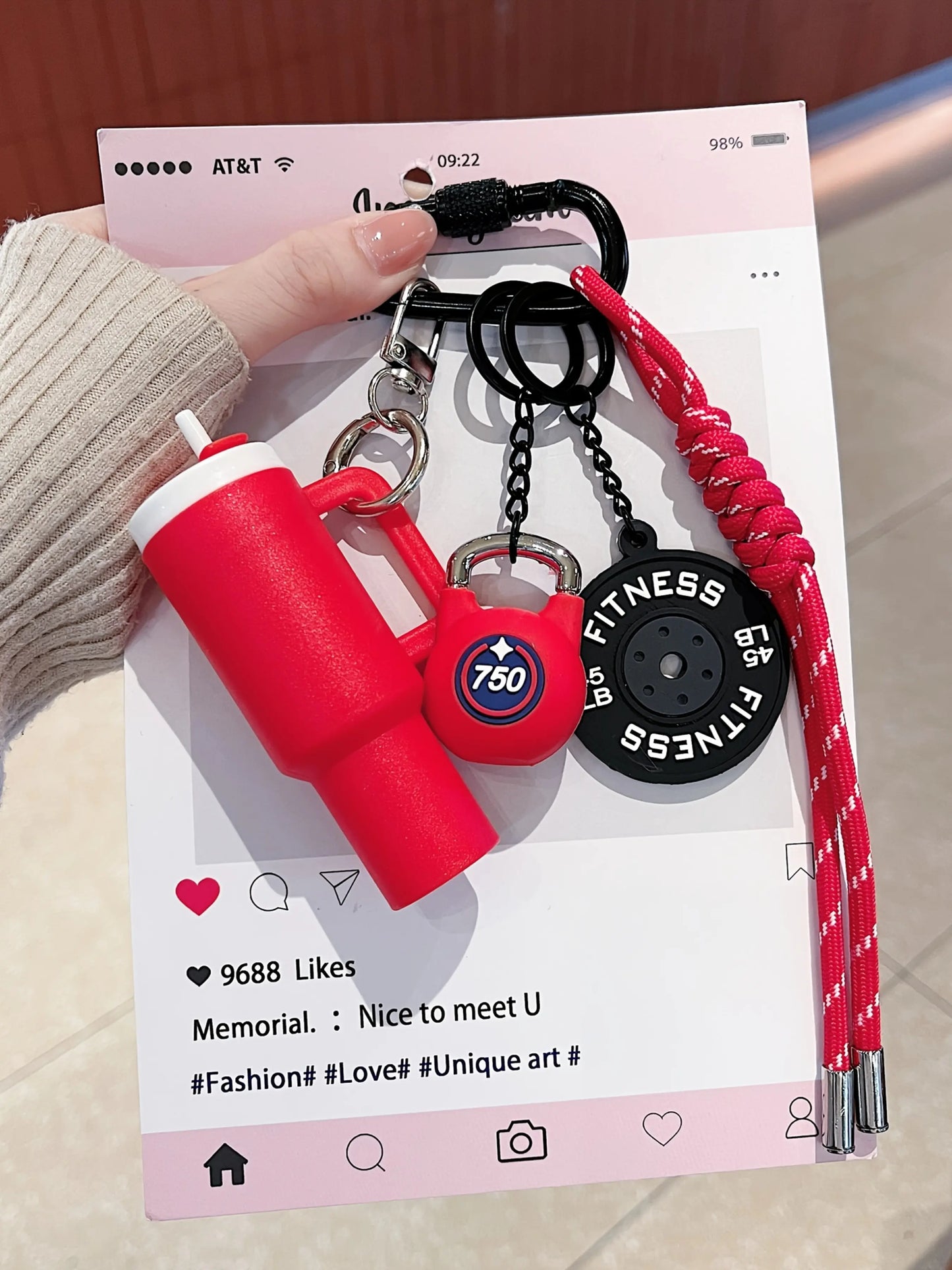 Sports Water Bottle Series Design, Fitness Exercise Accessories, Fashion Savior Keychain, Trendy Cute Keychain, Fitness Series Barbell Dumbbell Plate Exercise Water Pendant, Backpack Pendant, Suitable for Sports Men and Women Gifts